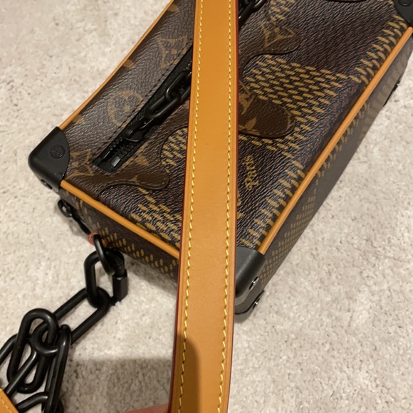 Lv bag - Picture 3 of 5